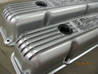 Mopar Performance valve covers in Alien Silver over Ink Black