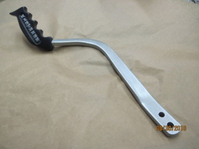 Custom 'Mistress' shifter handle in Silk Satin Black; lever in Alien Silver